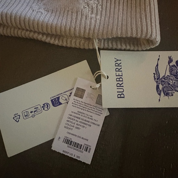 Burberry 100% Cashmere Beanie Hat NWT - Picture 6 of 6